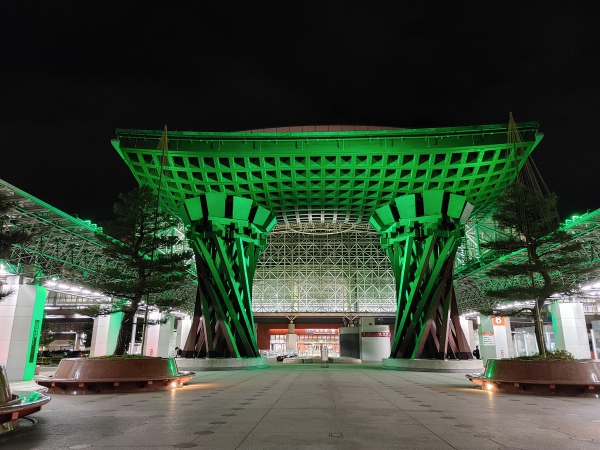 金沢駅　鼓門