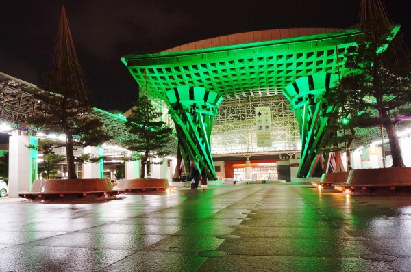 金沢駅　鼓門